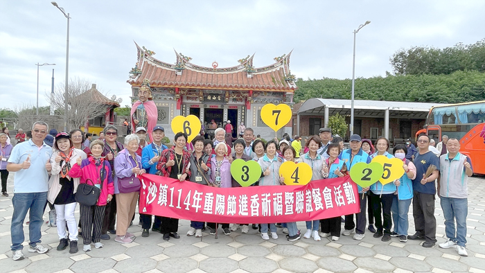 580位金沙長者走訪大、小金門4間廟宇。（陳麗妤攝）