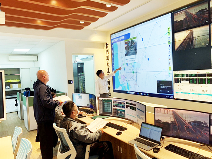 金門縣政府以智慧科技翻轉離島交通,榮獲交通部「2025智慧運輸應用獎」肯定,讓金門在永續交通治理上再創新里程碑。(縣府提供)