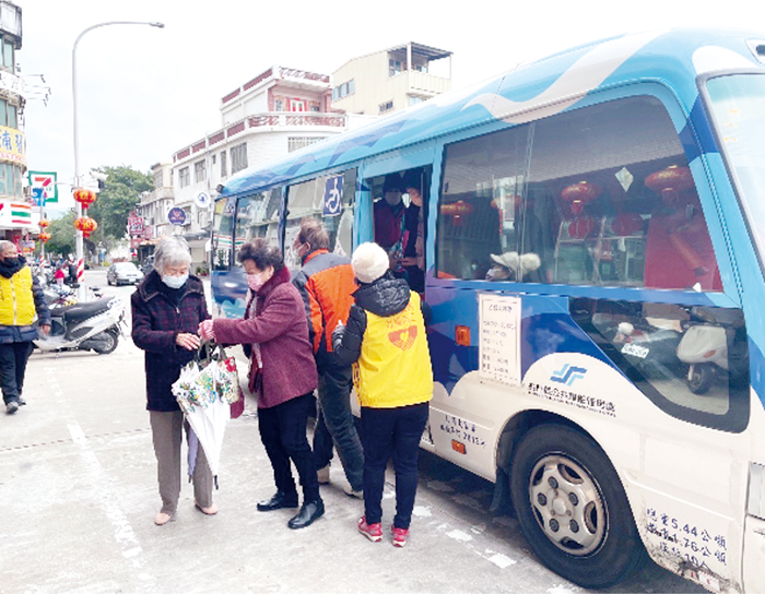 縣長陳福海全力推動「回家安全金平安」計畫,金門榮獲高齡友善城市獎佳作。(縣府提供)