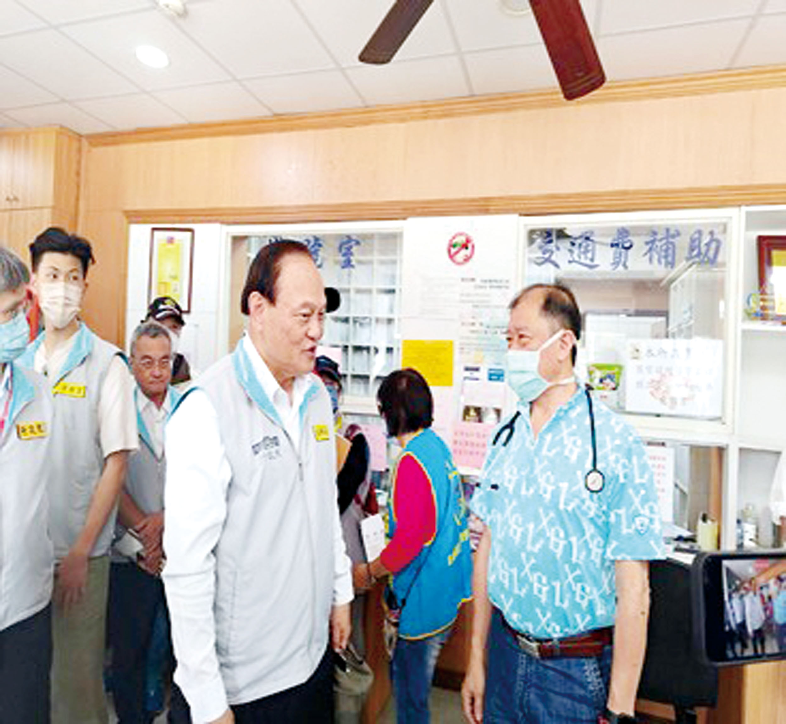 行政院季連成政委訪視醫療院所。(縣府提供)