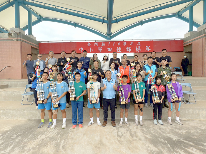中小學田徑錦標賽頒獎。（呂肇中攝）