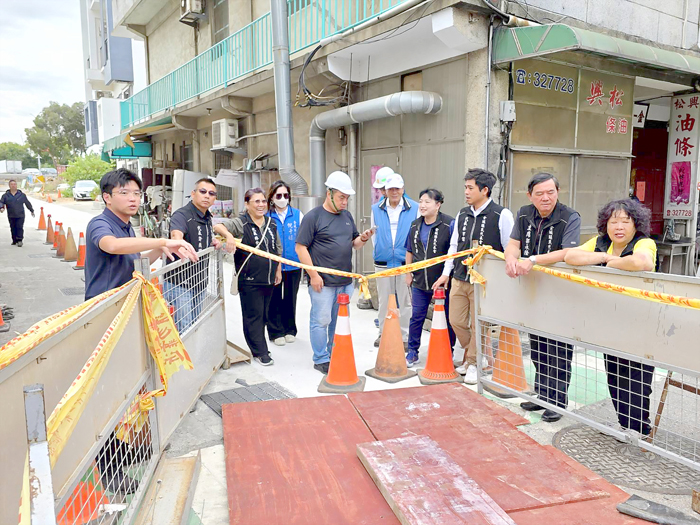 金城鎮民代表會下鄉考察。（許峻魁攝）