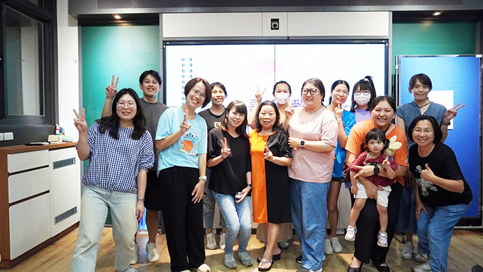 卓環國小改選家長會、愛心社幹部，校長楊杰頤（前排左二）感謝家長會及愛心社是學校堅強的後盾。
（卓環國小提供）