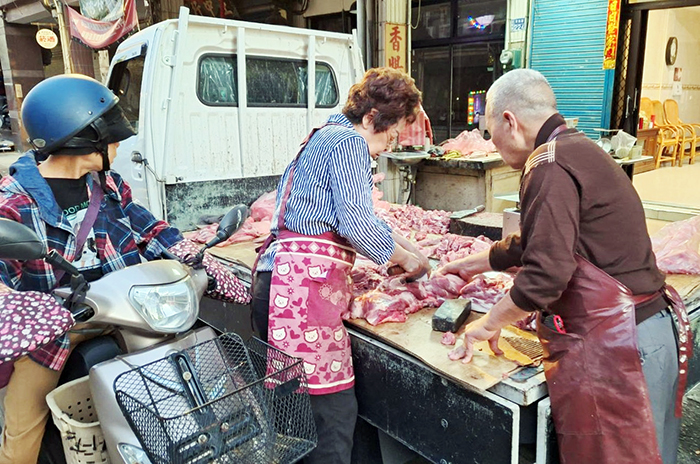 豬肉解禁，攤商重新開張。（蔡麗玉攝）