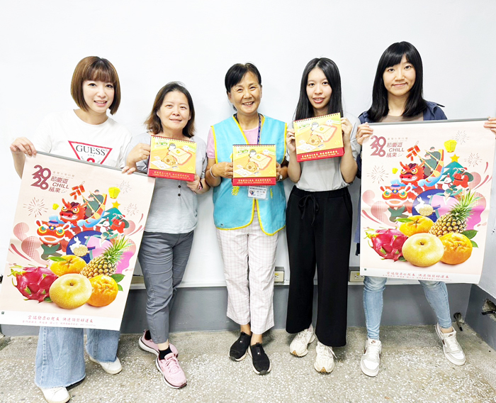 捐發票可換2026水果月曆、萌豚桌曆。
（稅務局提供）