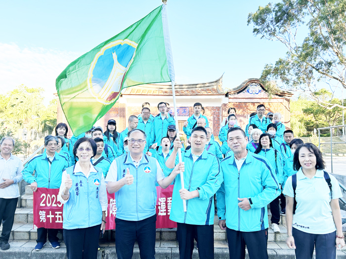 副縣長李文良授旗，鼓勵選手勇敢追夢。（高凡淳攝）