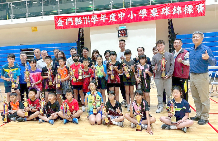 中小學桌球錦標賽閉幕頒獎。（城中提供）