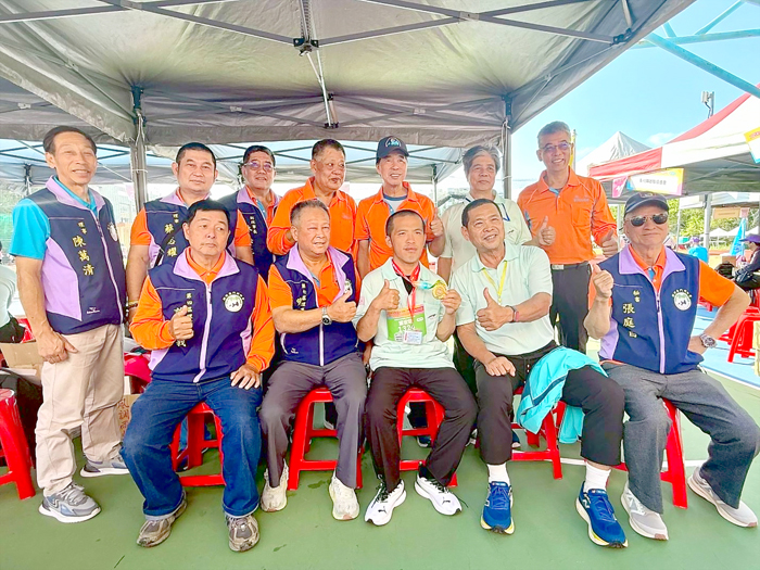 新竹市金門同鄉會探視參加全國身心障礙親子運動大會的選手們。（該會提供）