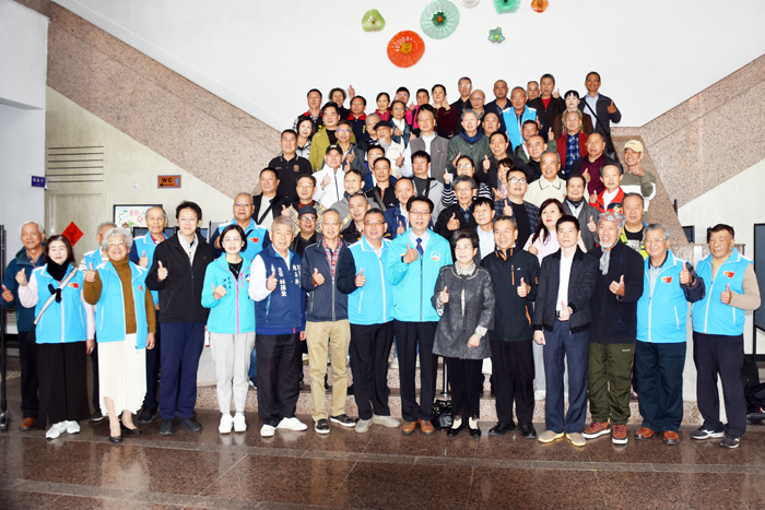 「兩岸家規家訓書法聯展」昨日隆重開幕，吸引兩岸三地文化界人士、書法家與各姓宗親代表齊聚一堂。（莊煥寧攝）