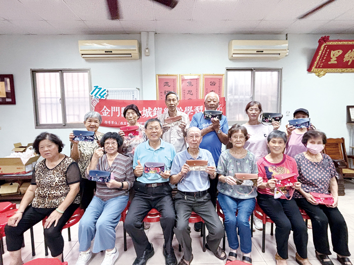 114年教育部樂齡學習政策評鑑成果公布，金門縣在全國縣市中脫穎而出，成為唯一獲獎的非直轄市。（社會處提供）