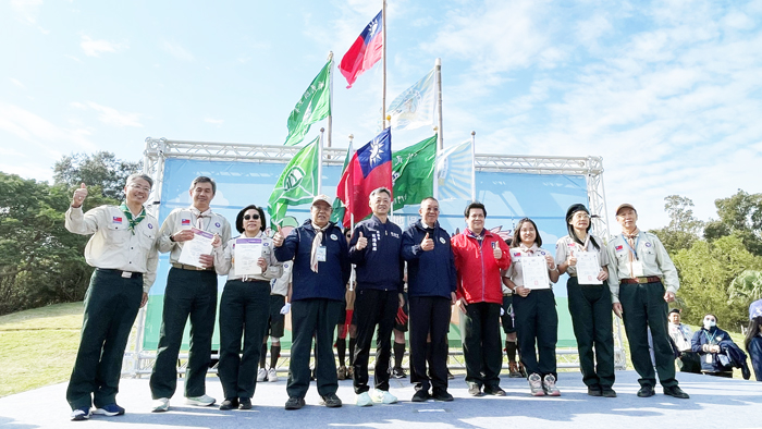 現場進行木章頒授。（陳麗妤攝）