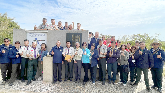 「第11次全國羅浮大會紀念碑重修揭幕儀式」在嘉賓參與下完成揭幕。（陳麗妤攝）