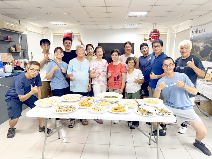 古崗社區與金門高職共同開發創意麥蝦料理。（古崗社區提供）