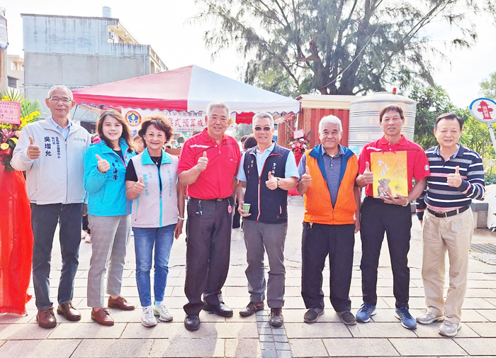 榮光新村傳統美食工作坊暨參與式預算成果展。（蔡麗玉攝）