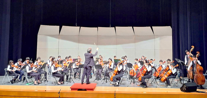 金門縣絃樂深耕計劃絃樂團23日於縣文化局演藝廳舉行年度成果發表會，展現金門長年推動音樂教育的深厚基礎。（蔡麗玉攝）