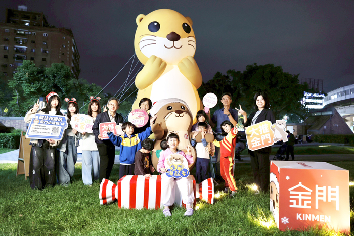 「新北歡樂耶誕城」為期10天的活動期間，金門觀光IP展區成為活動中拍照亮點。（縣府提供）