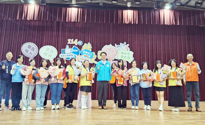 「114年度教育志工表揚大會」昨（25）日於金城國中藝文中心舉辦，表揚年度績優志願服務團隊與志工人員。（蔡麗玉攝）