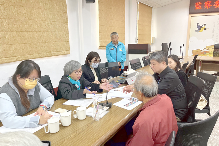 監察委員王榮璋、蘇麗瓊率同巡察秘書抵金，並在金門縣政府大禮堂及參議會議室受理民眾陳情。（莊煥寧攝）