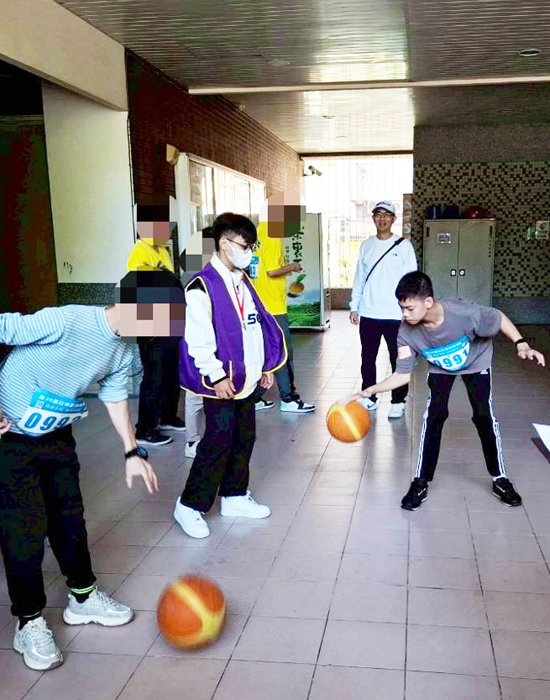 亞特盃運動會邀城中林呈洋擔任400公尺接力聖火傳遞選手。（教育處提供）