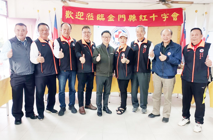 海基會秘書長羅文嘉（右五）拜會金門紅十字會。（蔡麗玉攝）