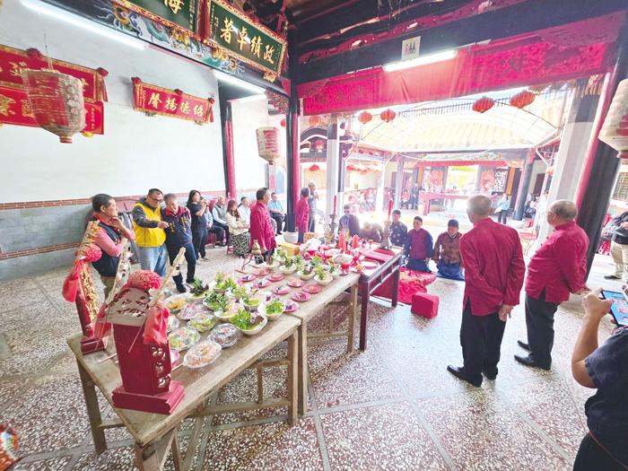 李氏族人齊聚南山李氏家廟祭祖。（李氏宗親會提供）