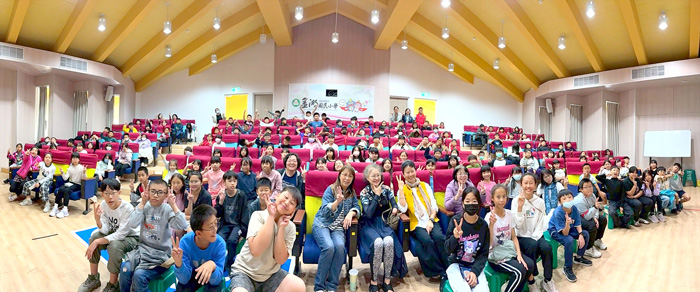 金湖國小日前舉辦「與作家有約」活動。（校方提供）