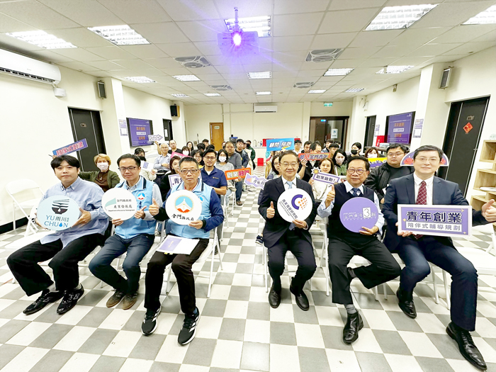 縣府產業發展處8日在金門青年三創服務平台2樓辦理「青年陪伴式輔導計畫說明會」。（陳冠霖攝）