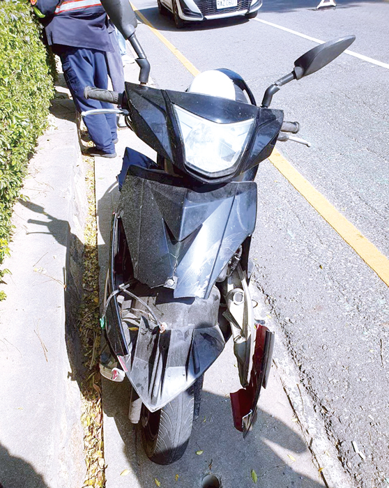 疑酒駕肇禍，車輛受損。（金城分局提供）