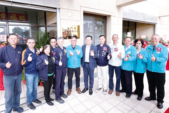 金門縣運動發展中心在運動部政務次長鄭世忠與副縣長李文良等貴賓共同揭牌後正式成立。（莊煥寧攝）