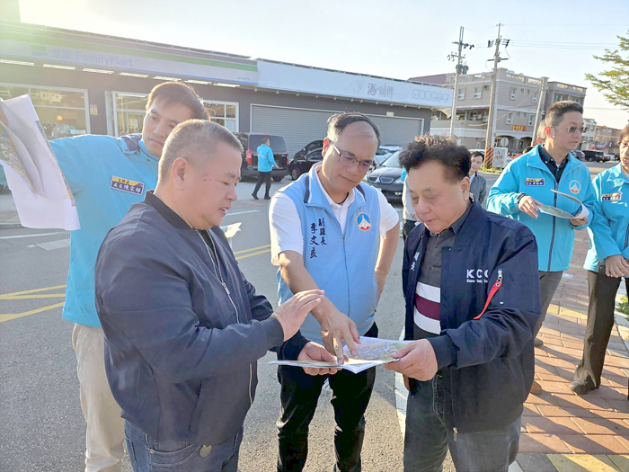 議會會勘道路取直工程地點。（許峻魁攝）
