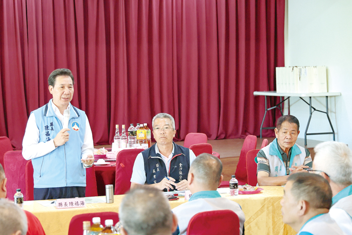 縣長陳福海親自走訪各鄉鎮，傾聽基層民政幹部對本縣施政建言。（薛子軒攝）