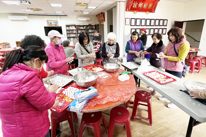 東沙社區冬至團圓聯誼。（莊煥寧攝）