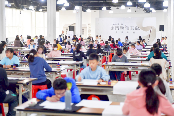 第二屆伯玉盃書法比賽於風獅爺商店街登場。（胡璉文化藝術基金會提供）