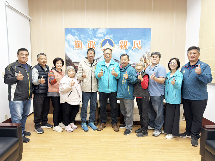 114年度前水頭及盤山村社區入圍衛生福利部社區金點獎團體獎-金點之星，金門縣副縣長李文良接見並表揚。（社會處提供）