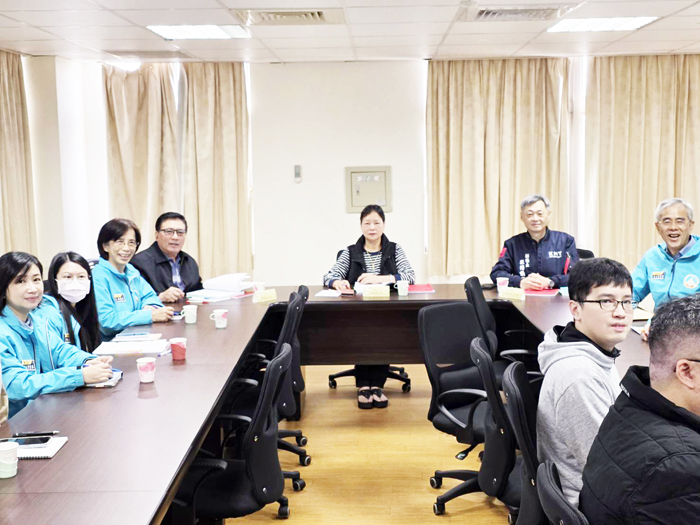 第四小組進行分組審查會議。（許峻魁攝）