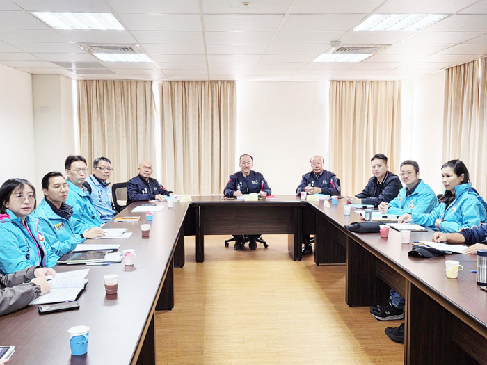 第三小組進行分組審查會議。（許峻魁攝）