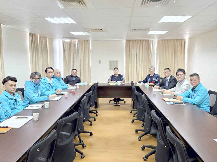 第四小組進行分組審查會議。（許峻魁攝）