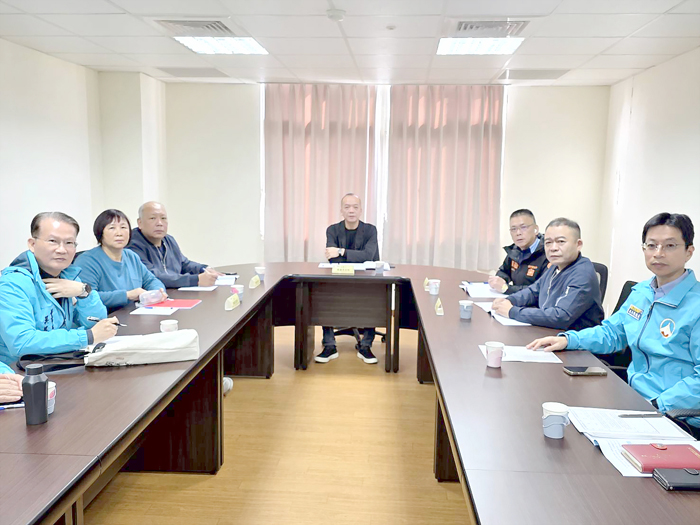 第二小組進行分組審查會議。（許峻魁攝）