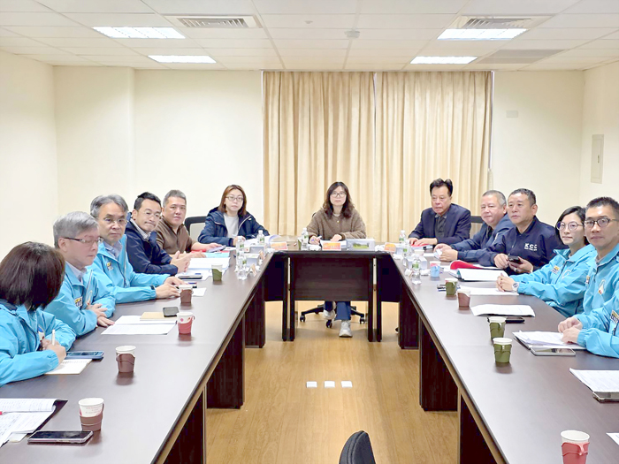 第一小組進行分組審查會議。（許峻魁攝）