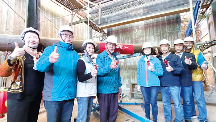 金門縣定古蹟小浦頭黃允棋古厝修復工程昨日舉行上樑儀式。（陳麗妤攝）
