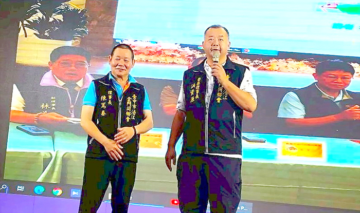 洪資源（右）獲選理事長。（臺中市浯江金同會提供）