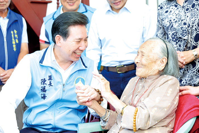 縣長就任以來，致力於實現「老有所終，壯有所用，幼有所長，矜寡孤獨廢疾者皆有所養」的願景，秉持「顧老顧幼」以人為本的核心精神。（薛子軒攝）