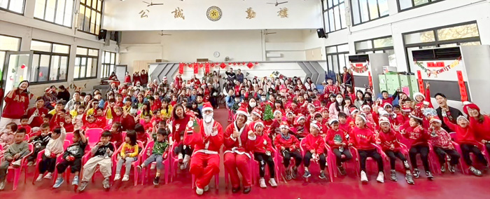 卓環國小舉辦114學年度聖誕節慶祝活動暨教學參觀日，活動結合節慶歡慶、學生展演與教學成果分享。（卓環國小提供）