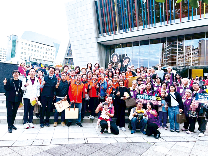 由衛福部社會及家庭署辦理之「114年度社區金點獎」，金門縣金城鎮前水頭社區照顧關懷據點榮獲團體獎金點之星。（社會處提供）