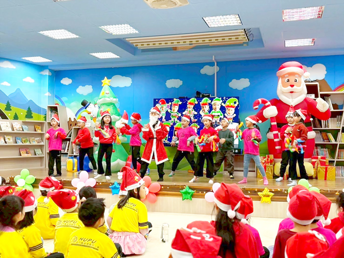 湖埔國小規劃一系列「聖誕英語學習週」活動，讓孩子們將英語學習融入校園生活。
（湖埔國小提供）