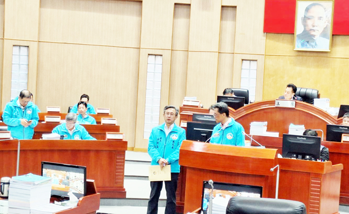 議會定期會昨針對「金門港埠建設計畫」進行專案報告。（蔡麗玉攝）