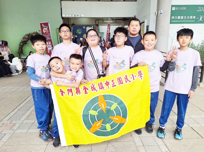 中正國小舞獅隊前往國立臺南大學，參加114年全國民俗運動匯演—醒獅活動，獲得傳統南獅國小混合組特優佳績。
（中正國小提供）