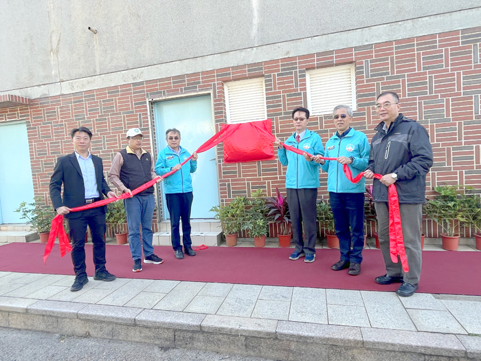 環境部化學物質管理署新設金門環境事故專業技術小組據點啟用，縣府參議李廣榮與楊建立局長、呂英華局長等來賓一起舉行揭牌。（莊煥寧攝）