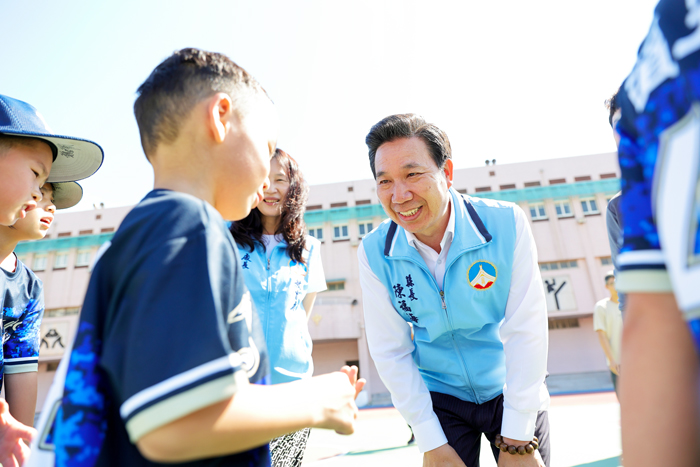縣長陳福海施政重視幼兒基礎教育。（薛子軒攝）