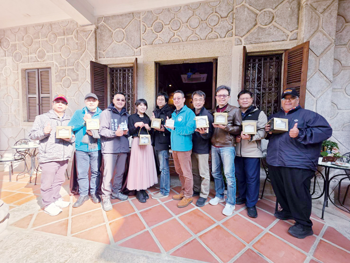 與會貴賓合影。（許峻魁攝）